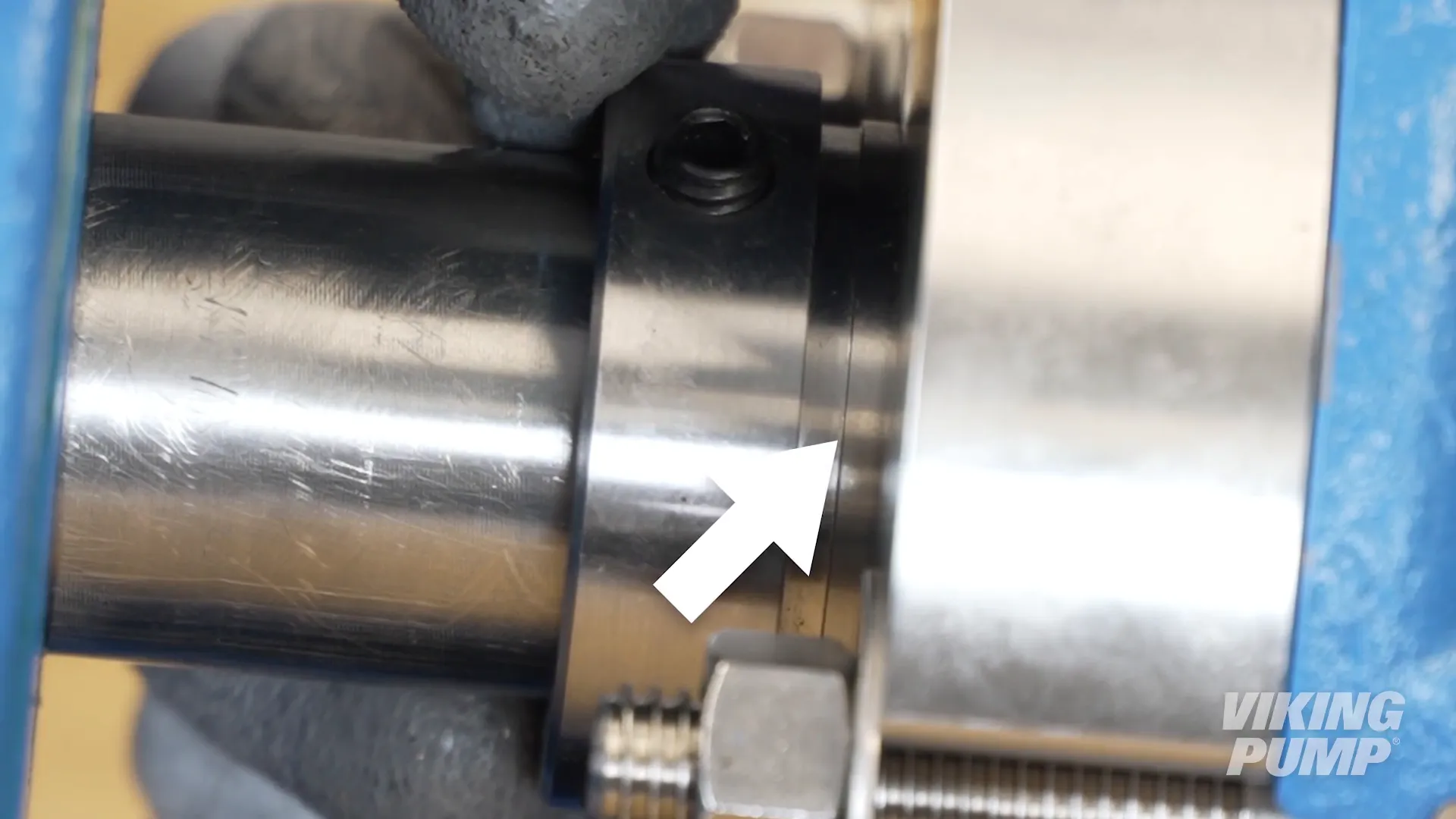 Tightening the lock nut