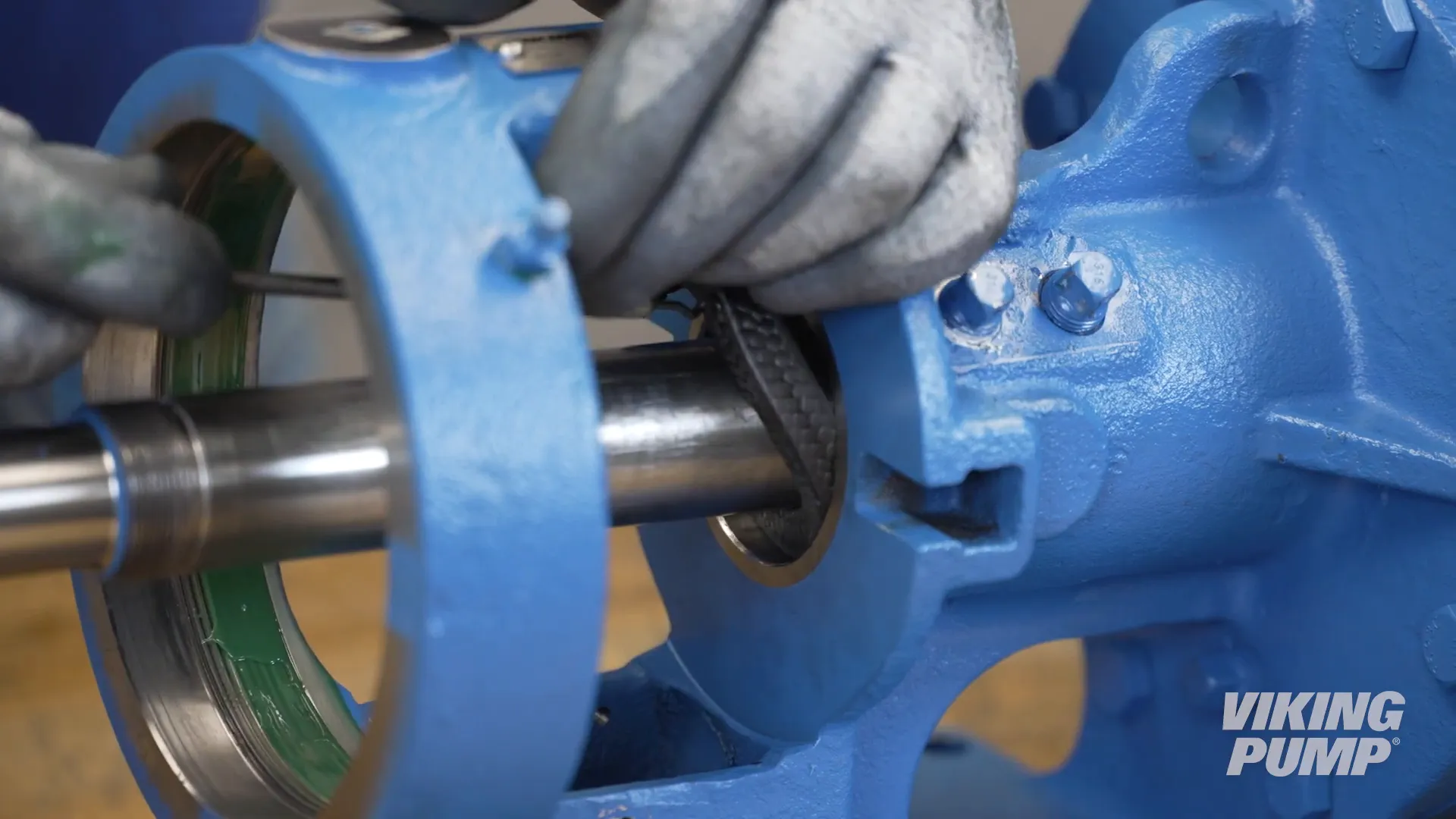 Loosening bearing housing set screws