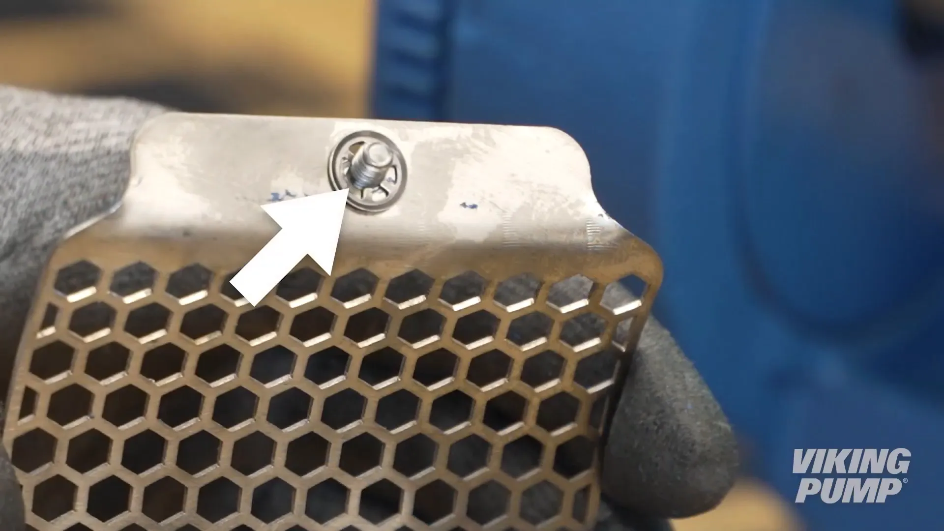 Tightening the lock nut
