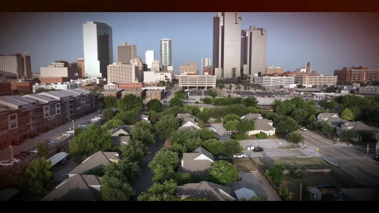 Couple holding house keys with bold text: 'IF YOU CAN BE EARLY IN THE YEAR YOU ARE GOING TO WIN' across the image