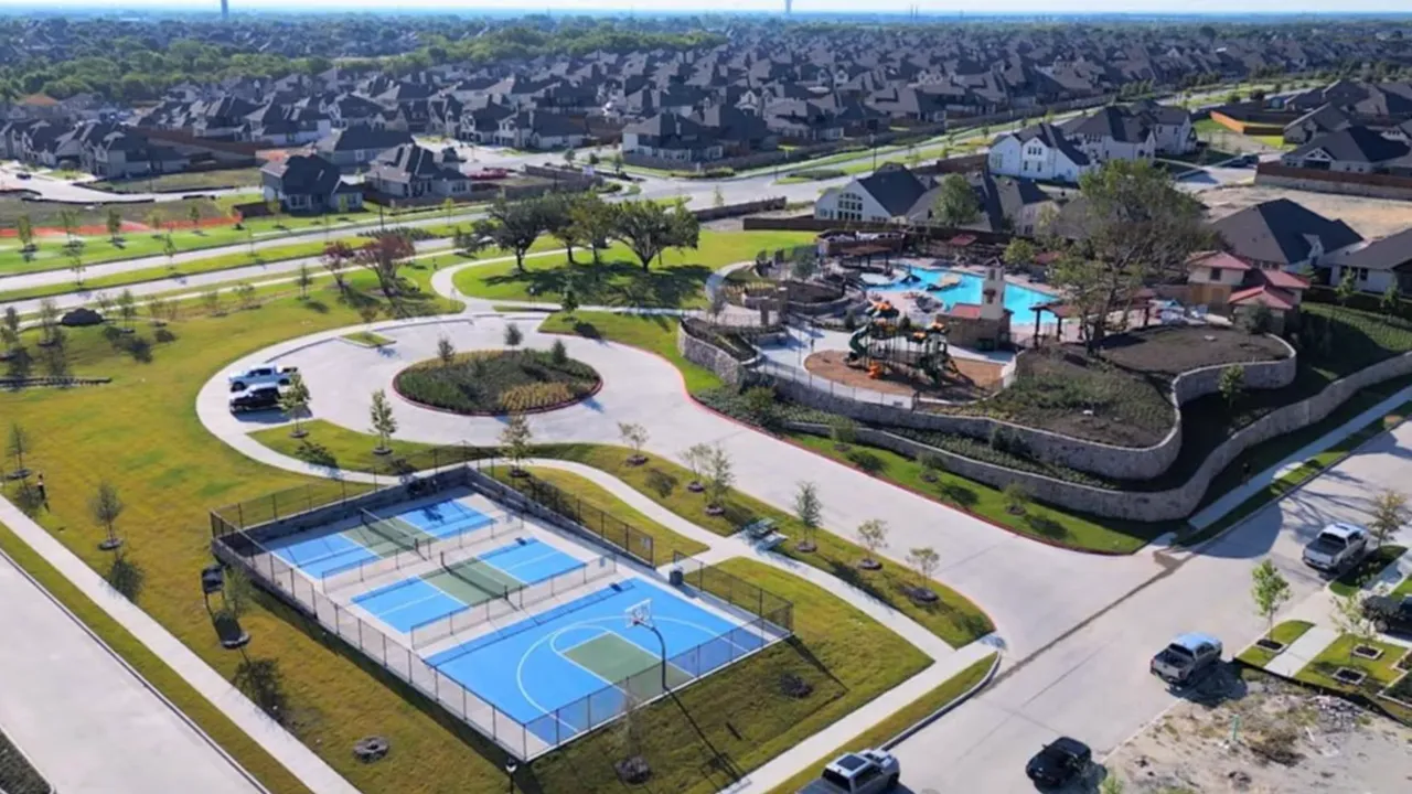 Presenter at a desk with overlaid text 'ALL BUILDERS TEND TO USE THE SAME' and highlighted green text 'SUBCONTRACTORS MATERIALS'.