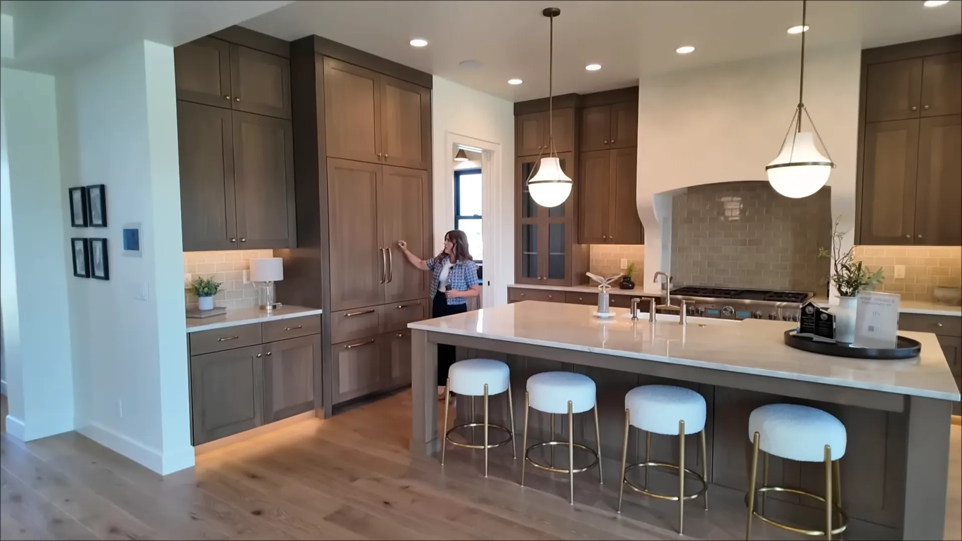 Taj Mahal quartzite island and counters