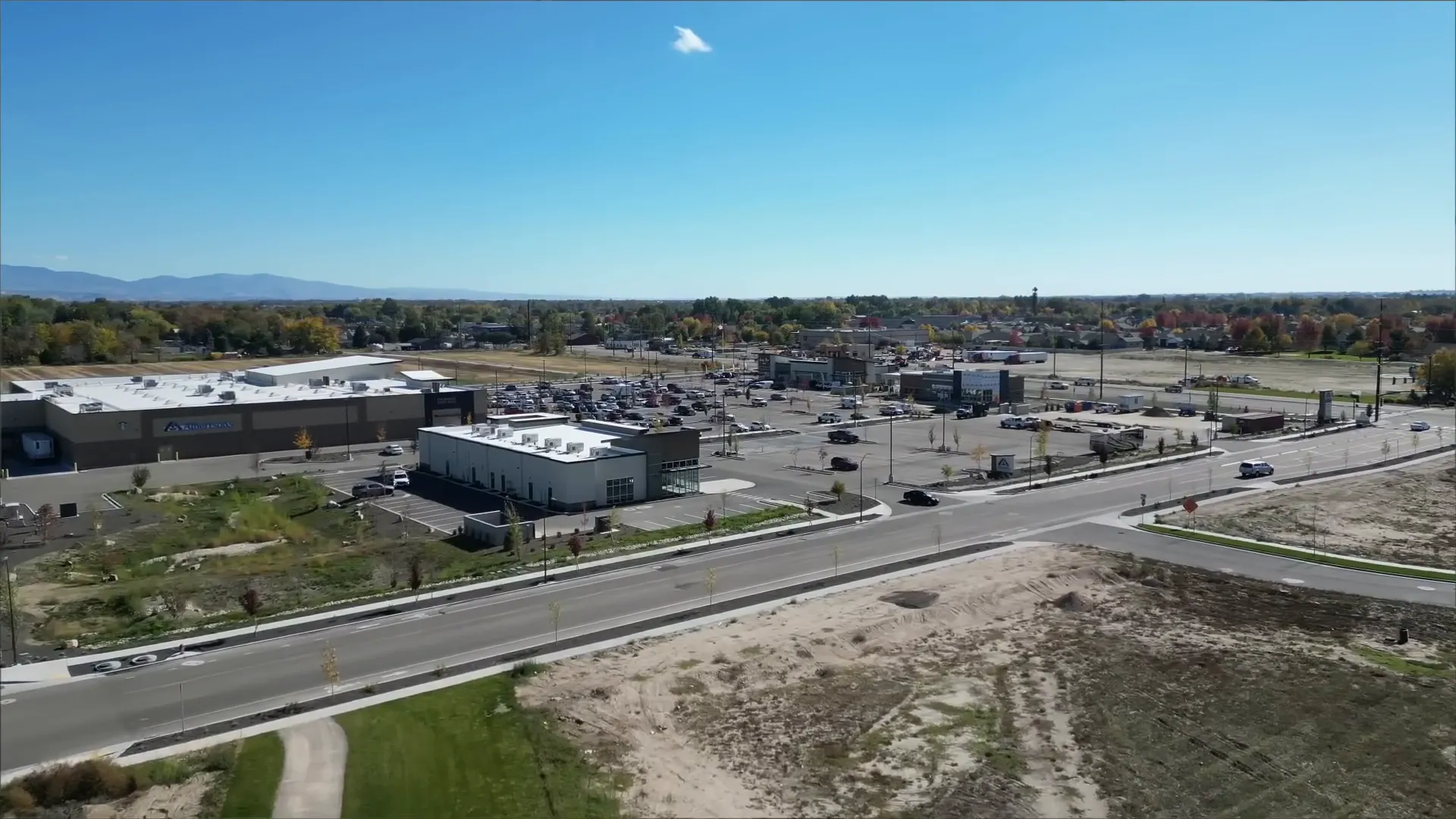 Walkable retail and fitness options nearby