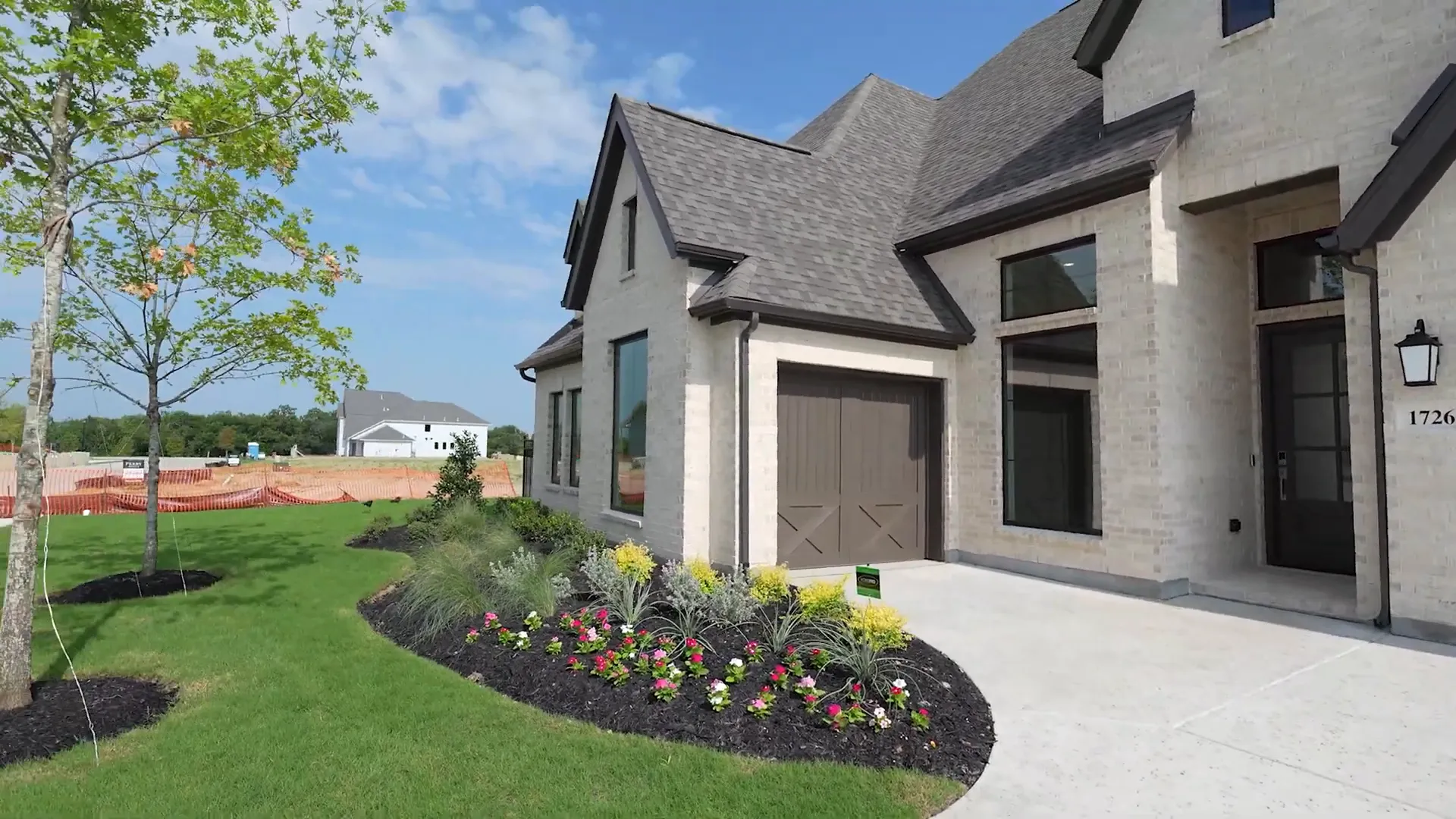 Backyard with manageable yard space