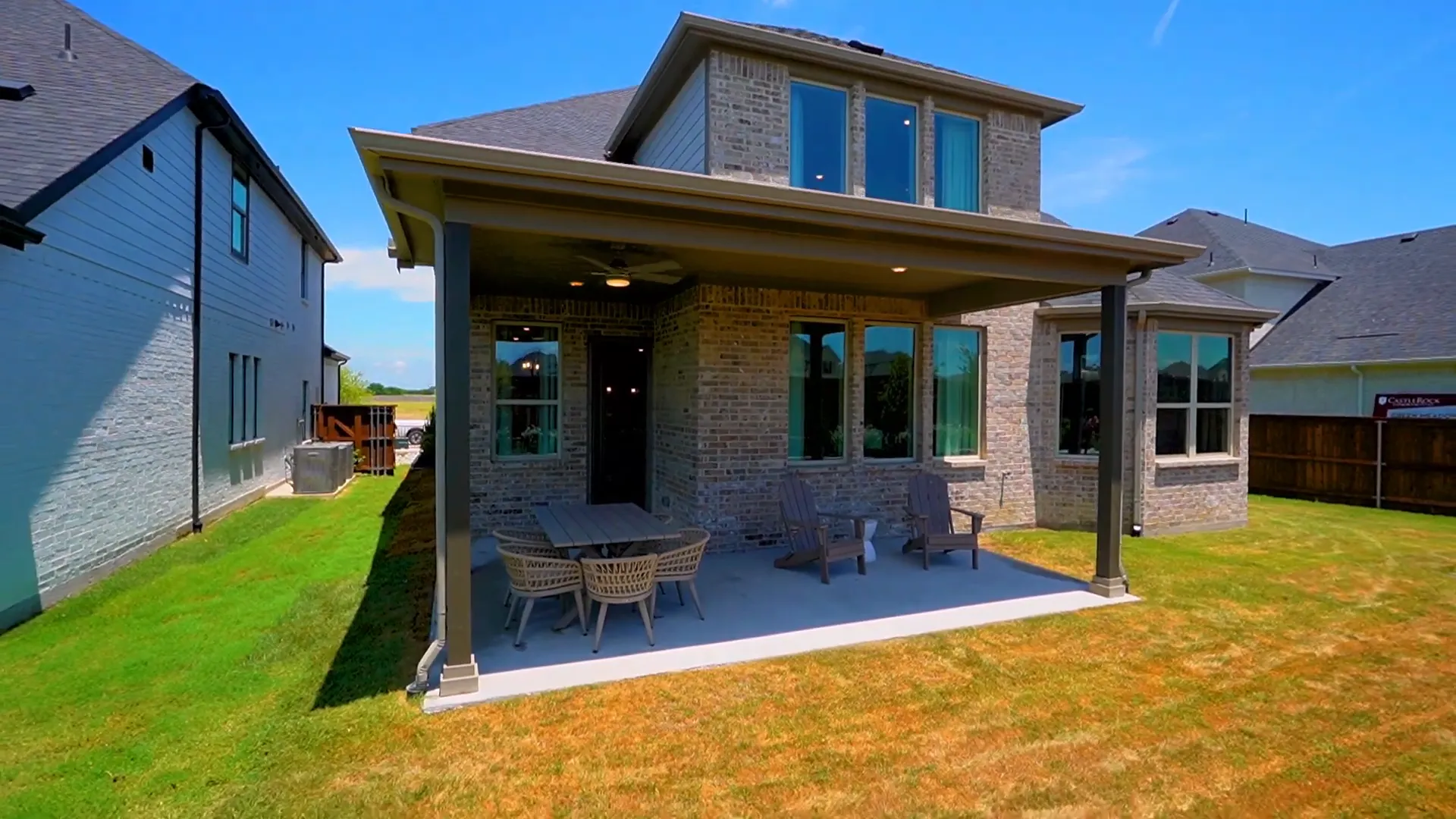 L-shaped covered patio with ample outdoor space