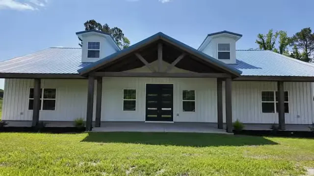 White barndominium on open grass lot with 2.8 acre text