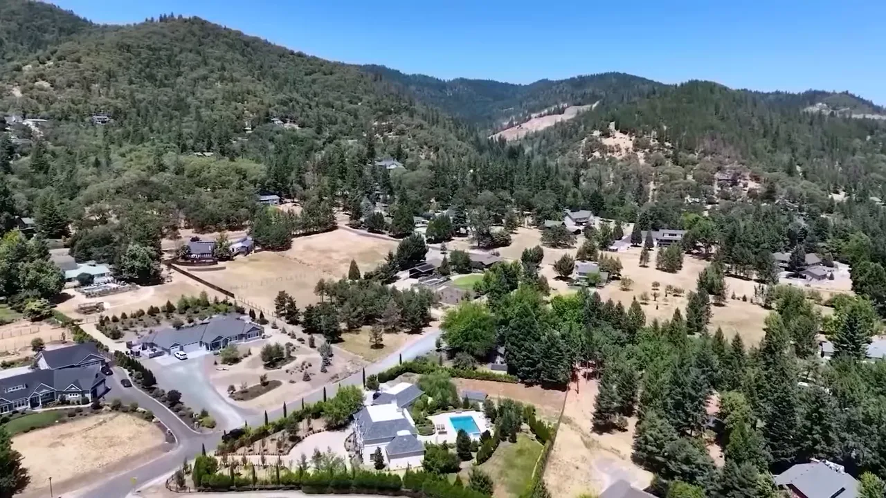 Local map overview with community markers