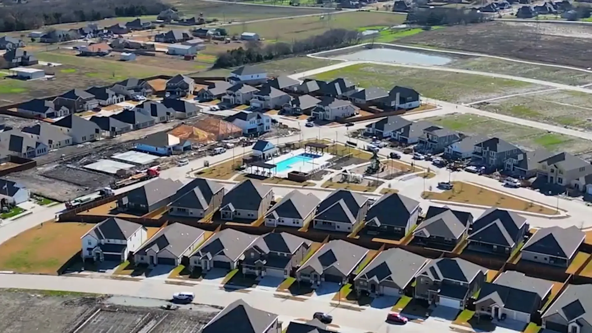 Example row of inventory homes lining a new neighborhood street