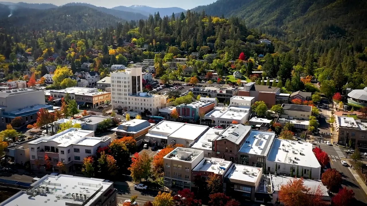 Aerial view of Ashland's outdoor Elizabethan theatre and surrounding park