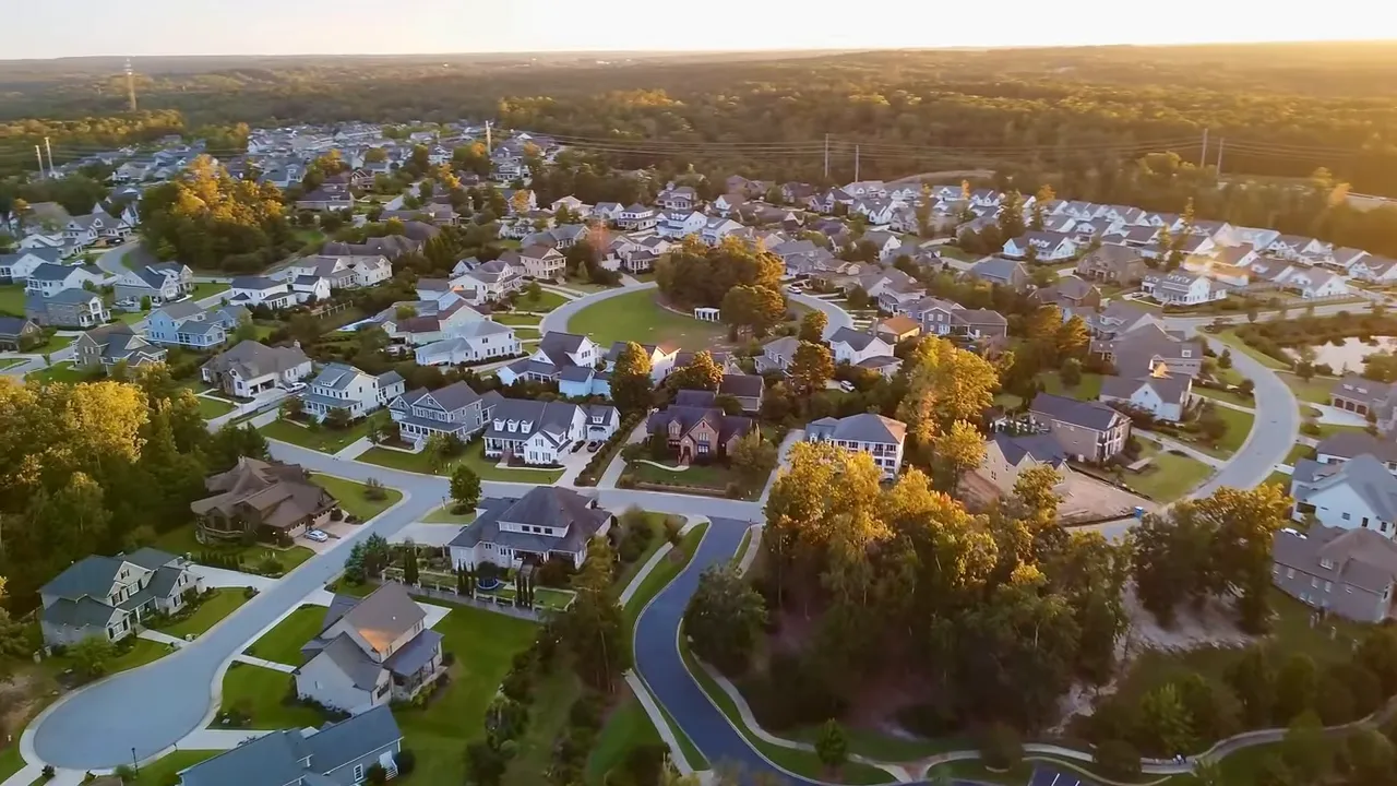New construction homes with text showing 6 percent average home price growth and 2 percent median home price growth