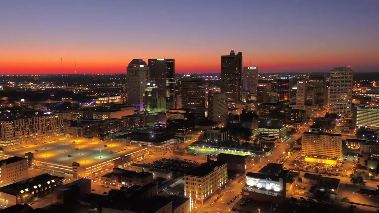 On-screen text graphic saying Columbus is less crowded than other major cities