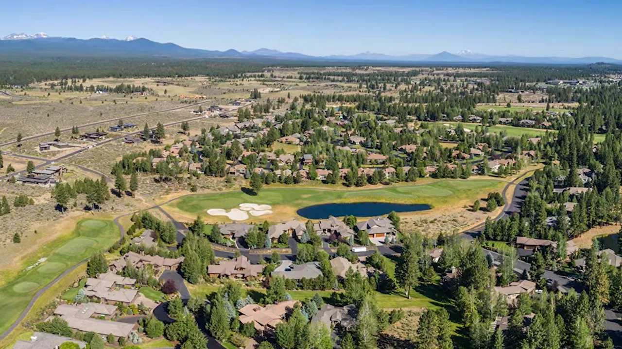 Aerial view of Broken Top neighborhood in Bend, Oregon showing golf course and estate homes