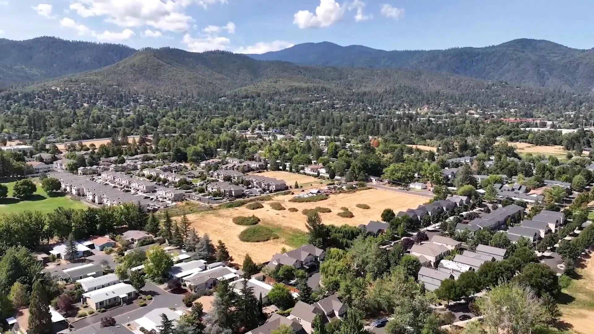 Small town lifestyle in Southern Oregon