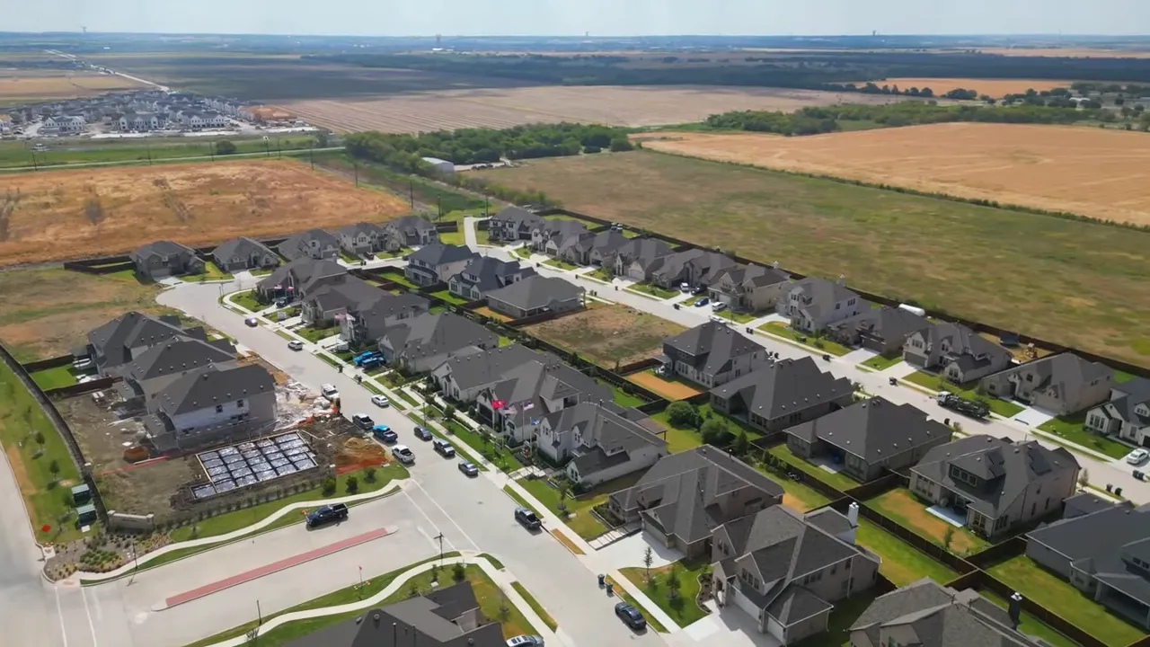 Chart showing median new construction price increase from $380k to $575k