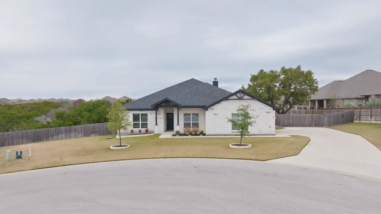 Aerial view with large overlay text '20 minutes to Fort Hood' showing proximity to Fort Hood.