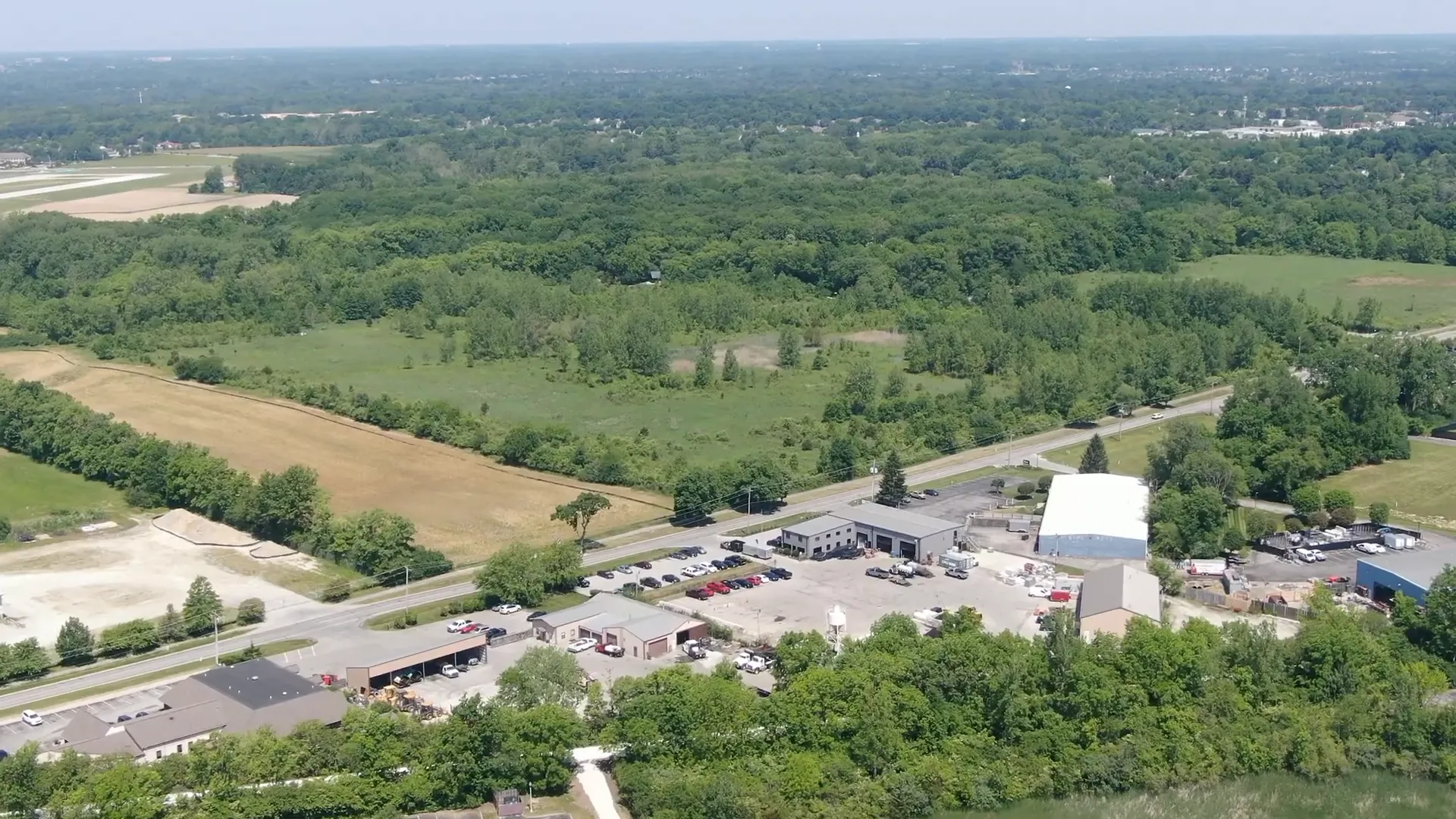 Hickory Trail path through trees at Richie Woods