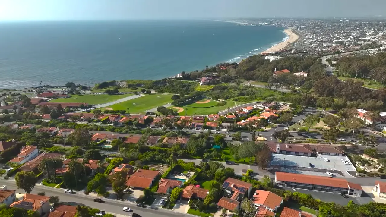 Ocean-view luxury backyard with private pool in Palos Verdes Estates