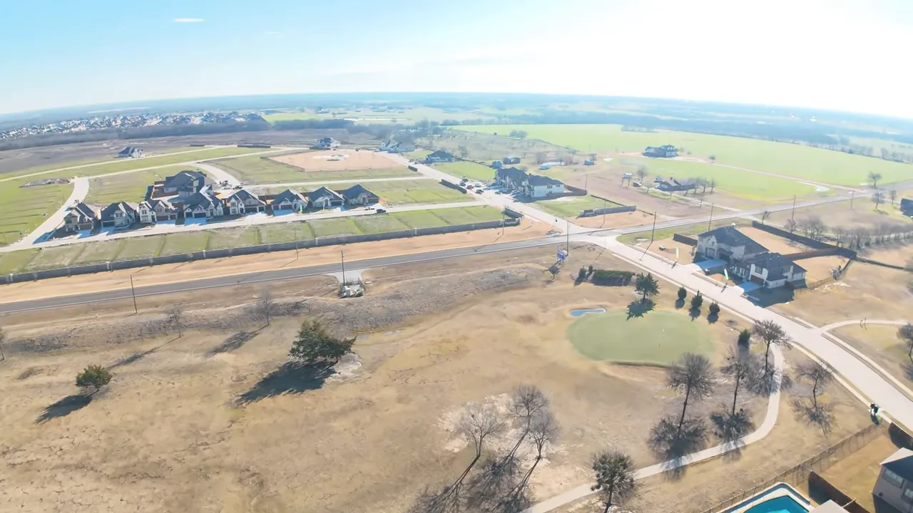 Presenter side profile with overlay text 'Extra $5,000 in closing cost VS $5,000 off the price' illustrating incentive trade-offs.