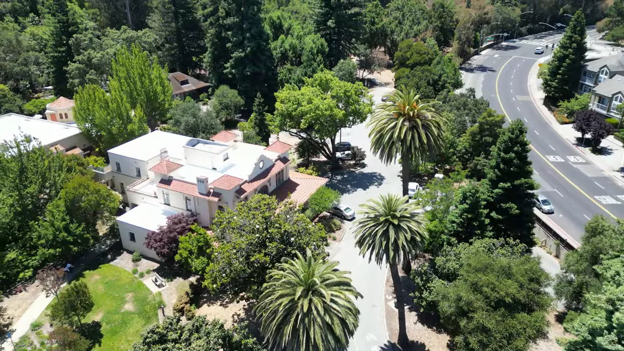 Home with text showing 2 million 864 thousand median price in San Carlos