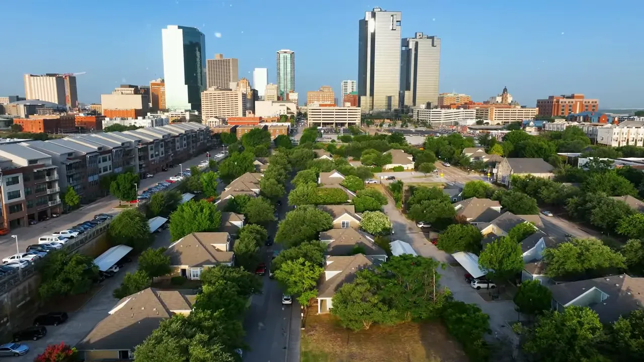 Rockwall Harbor and lakeside restaurants