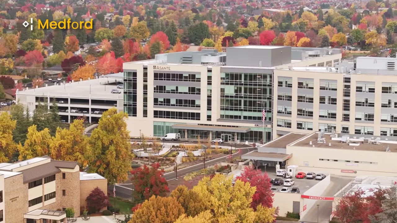 Asante Rogue Regional hospital building in Medford
