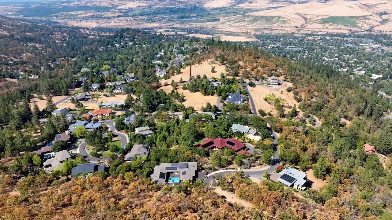 Wider satellite map showing Cave Junction and Grants Pass with a '40 MIN' label indicating travel time between them.