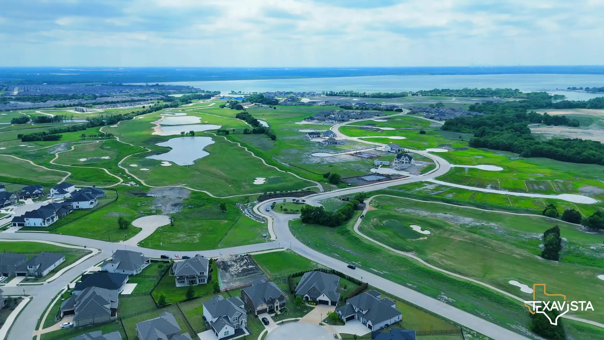 Waterfront dining area at Heath Golf & Yacht Club overlooking Lake Ray Hubbard
