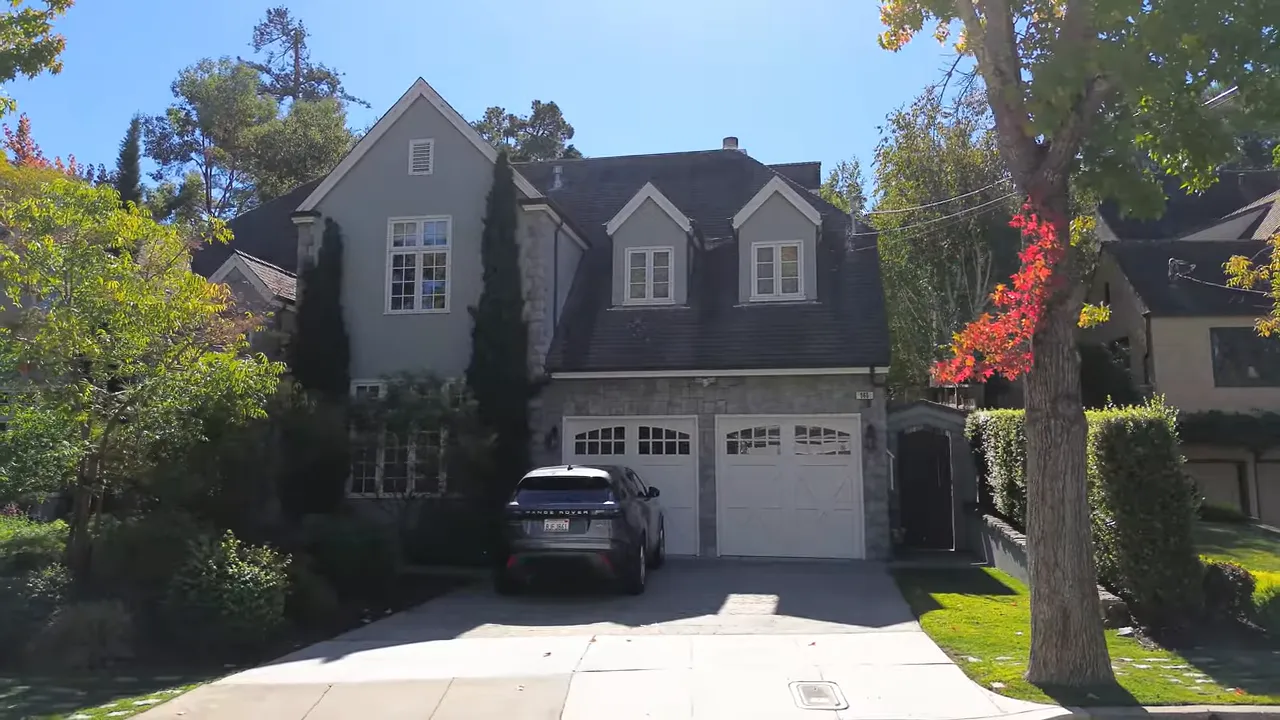 Baywood street walking distance to Aragon High School and Baywood Elementary