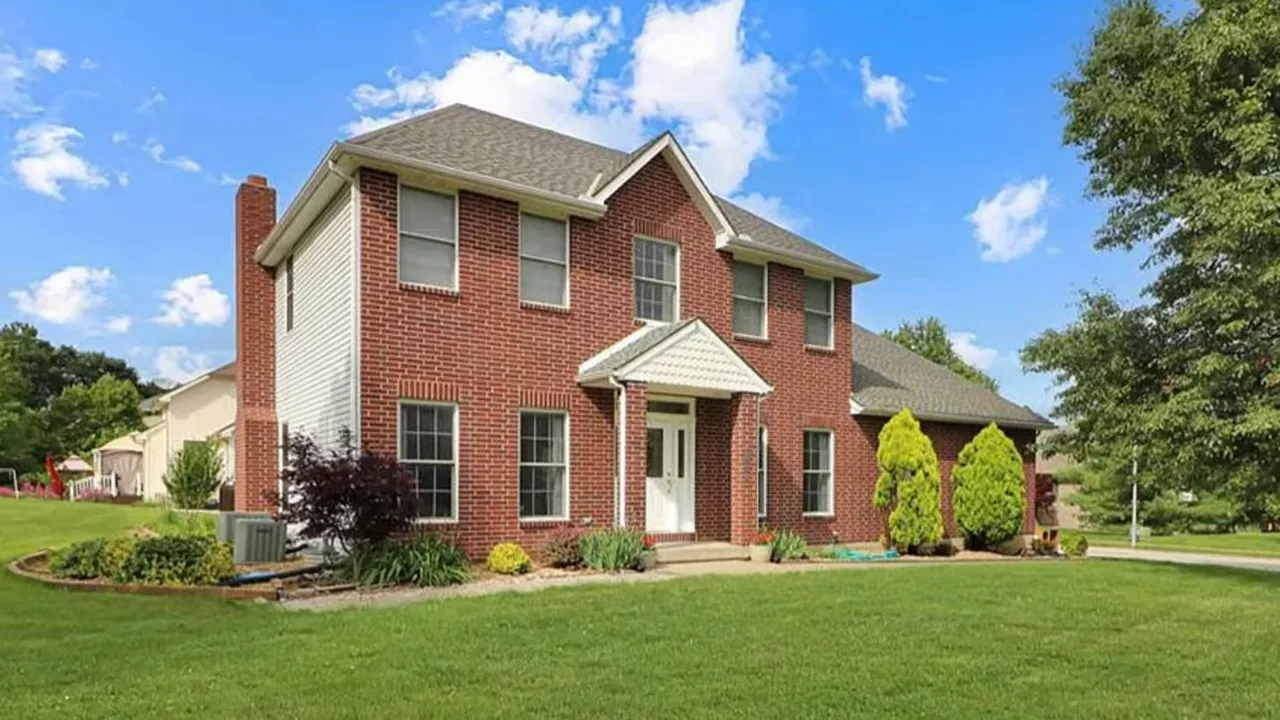 Zillow listing screenshot with home exterior and listing price for a Country View home in Warrensburg MO around $374,000