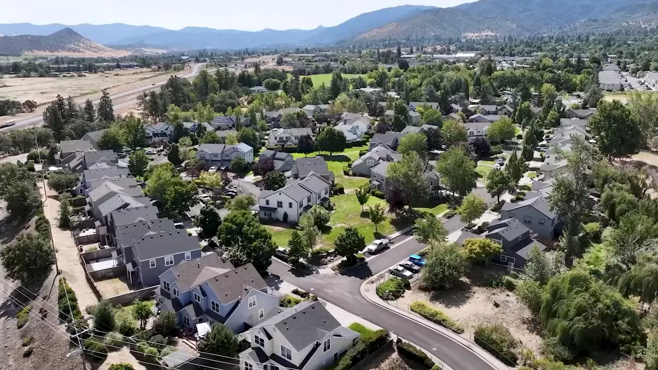 Presenter on a couch with a bold on-screen 'OCTOBER' graphic, illustrating Q4 timing and market context.