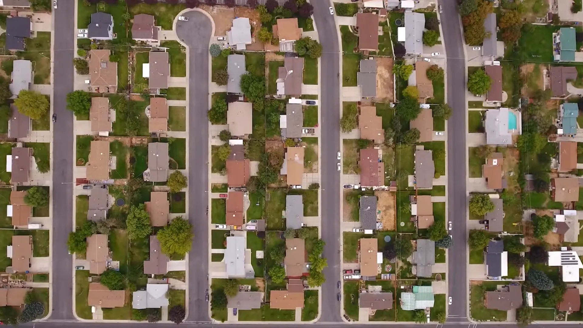 Neighborhood homes in Santa Clara showing higher housing prices