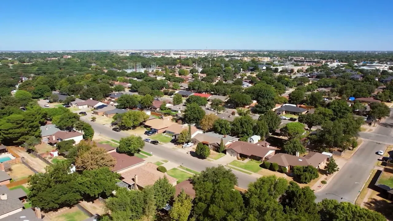 Homes with large lots in Lubbock, Texas neighborhoods
