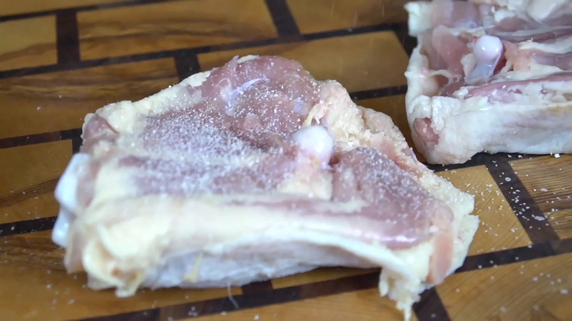 Seasoning chicken with salt