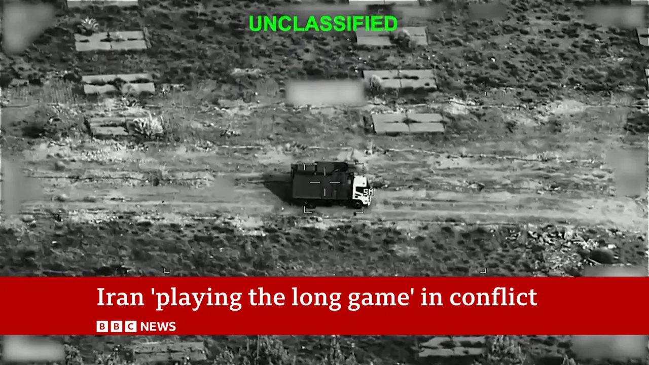 Image thermique aérienne montrant un camion sur une piste avec l'indication 'UNCLASSIFIED' en haut