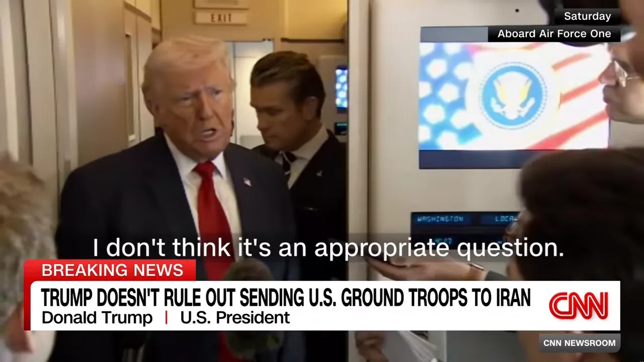 Donald Trump an Bord von Air Force One vor CNN‑Schlagzeile: 'Trump schließt Bodentruppen gegen Iran nicht aus'.