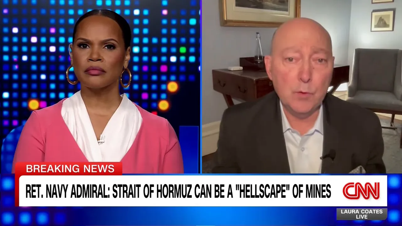 Screenshot einer TV-Split-Screen-Reportage mit Moderatorin und militärischem Experten; Einblendung 'Breaking News' und Schlagzeile zur Minengefahr in der Straße von Hormus.