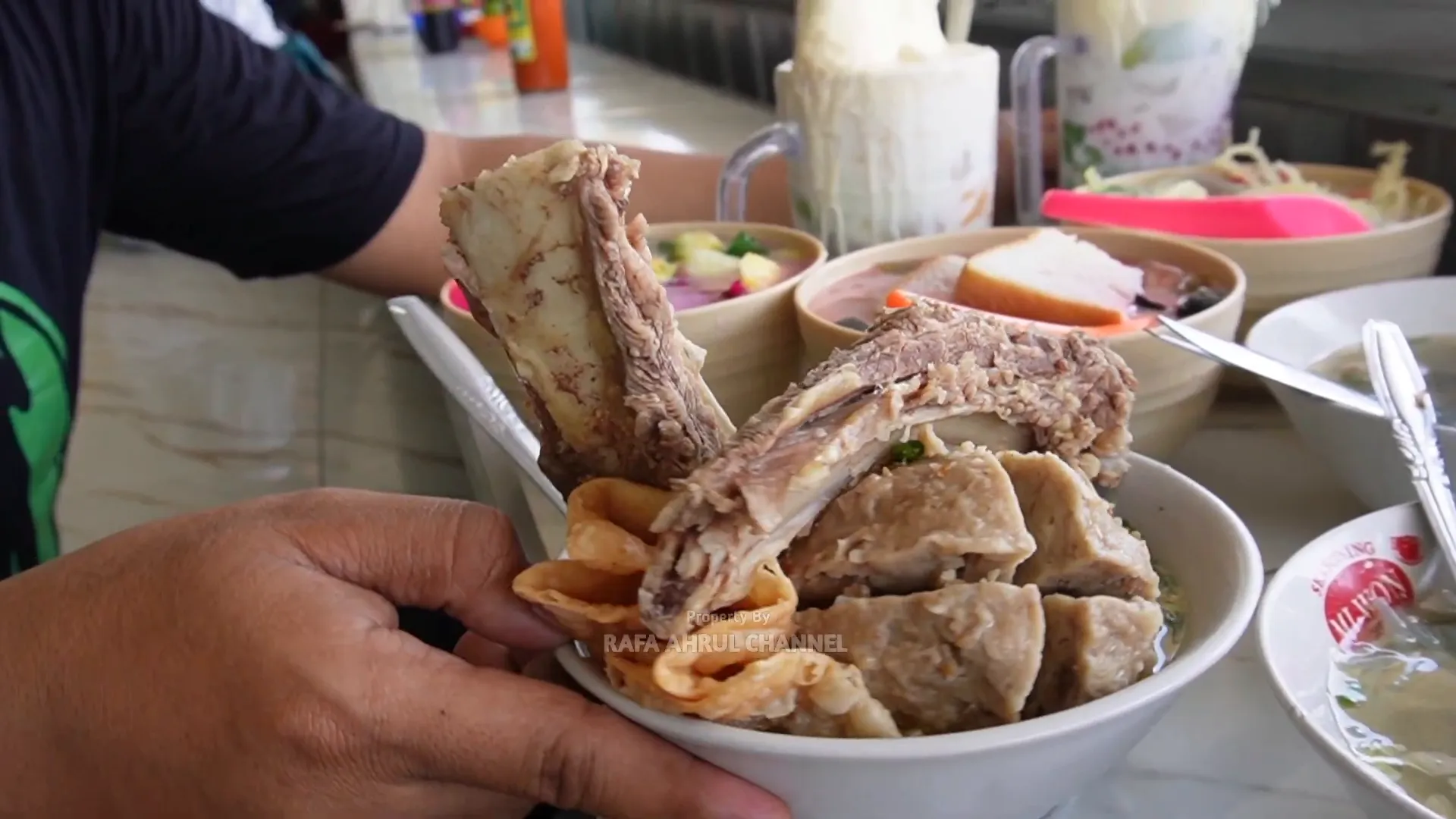 Beragam menu bakso dan es segar di Bakso Berkah Mbak Ria Sanur