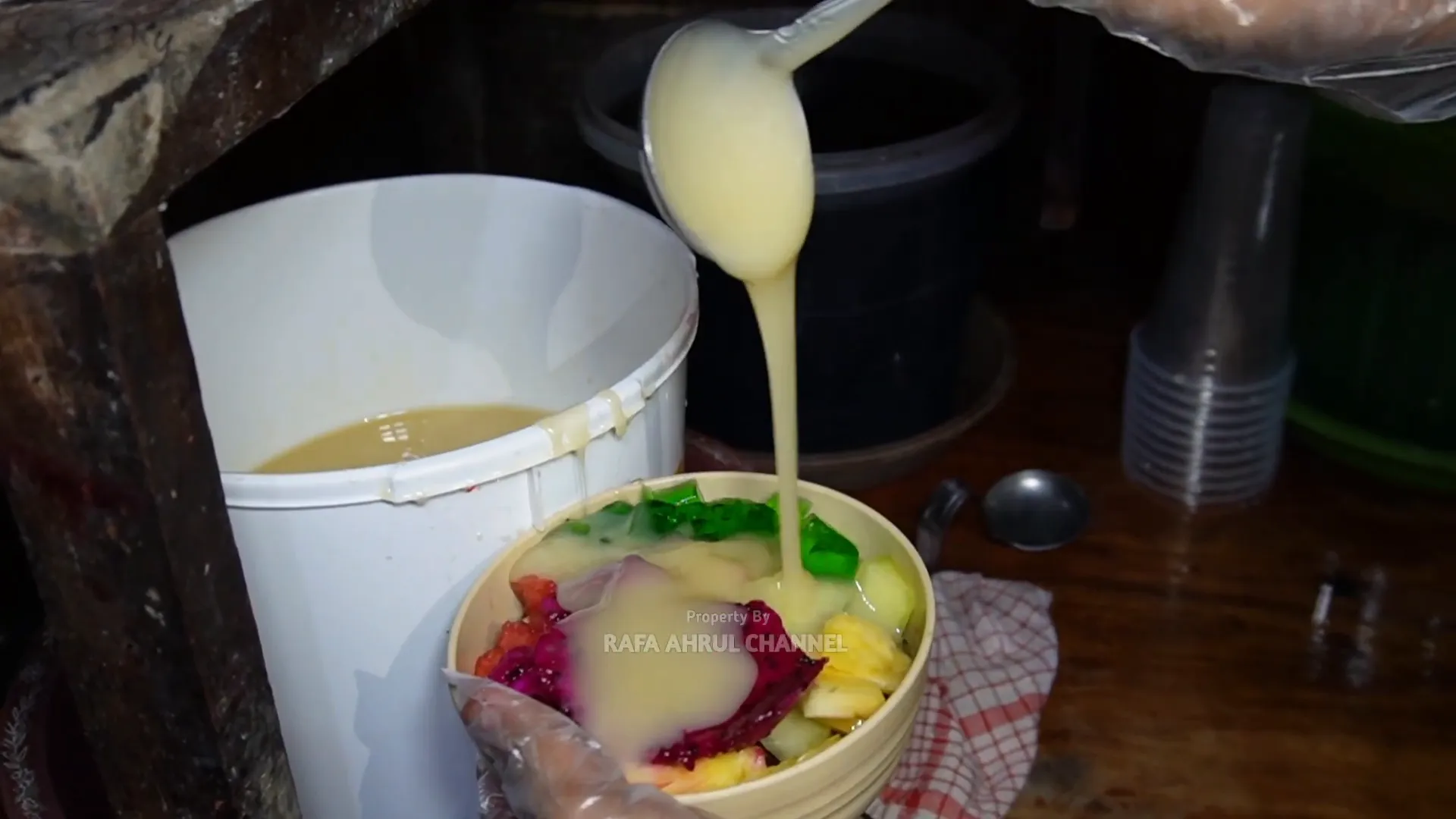 Es campur dan aneka es segar di Bakso Berkah Mbak Ria Sanur
