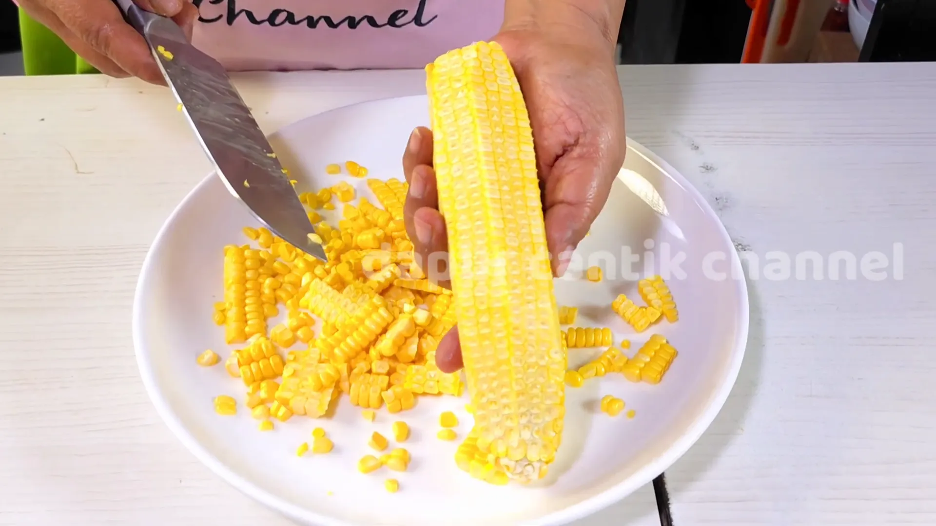 Jagung manis yang sudah diserut siap diolah
