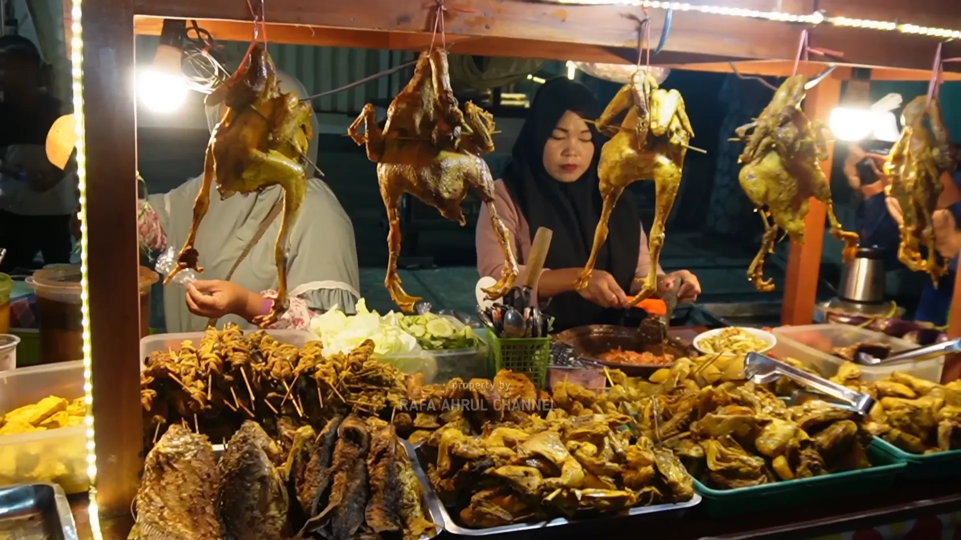 Berbagai pilihan lauk di Warung Bebek Purnama
