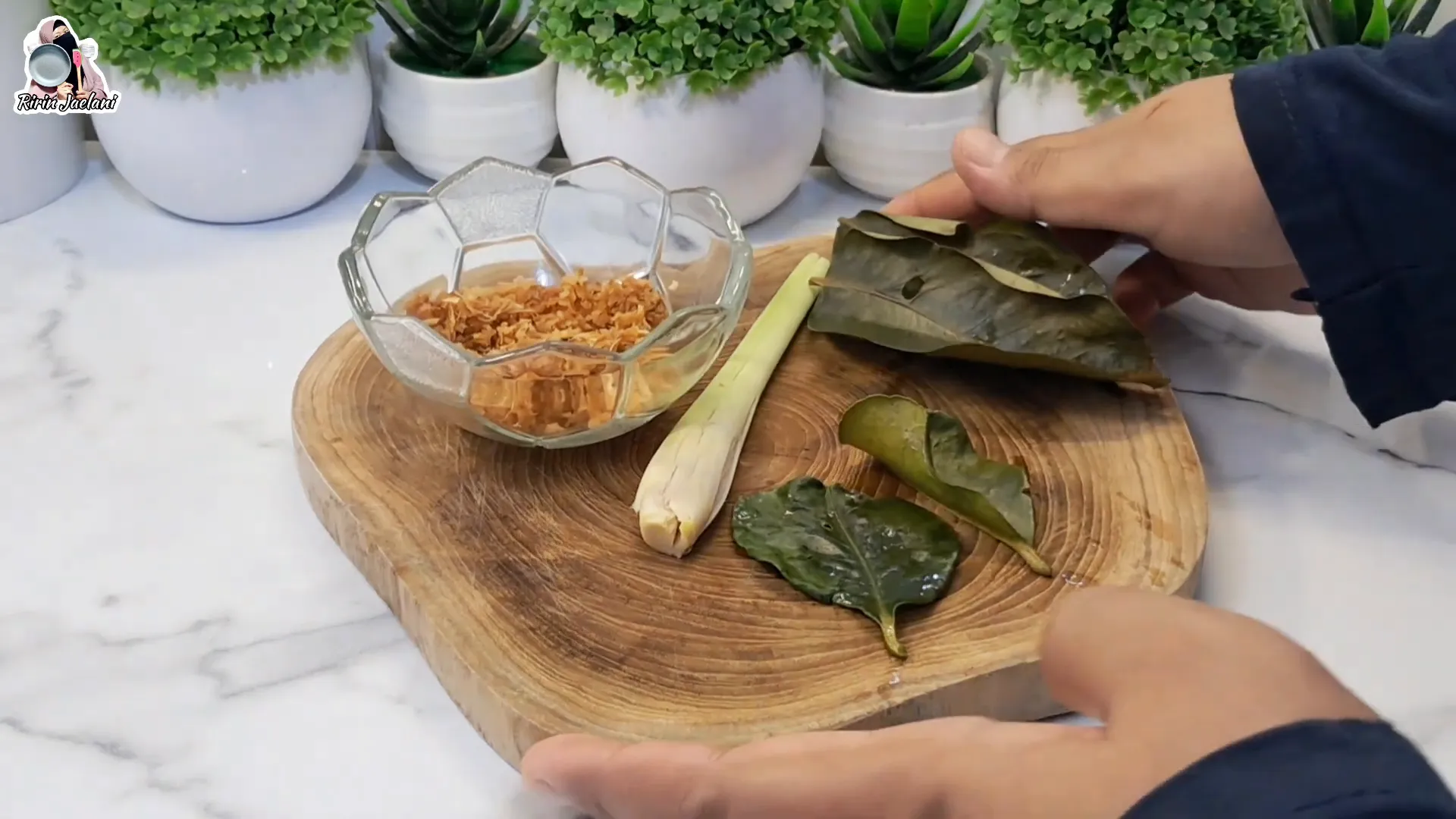 Bumbu halus dan bumbu aromatik siap dimasak