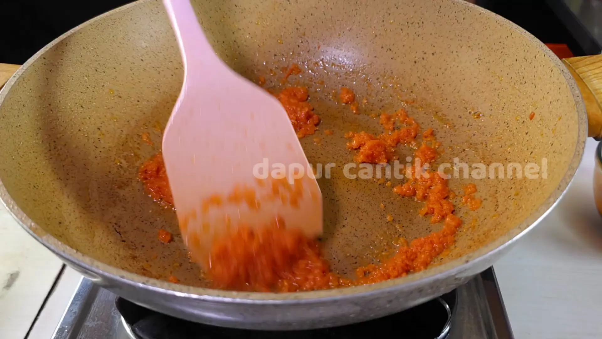 Tumis bumbu halus hingga matang