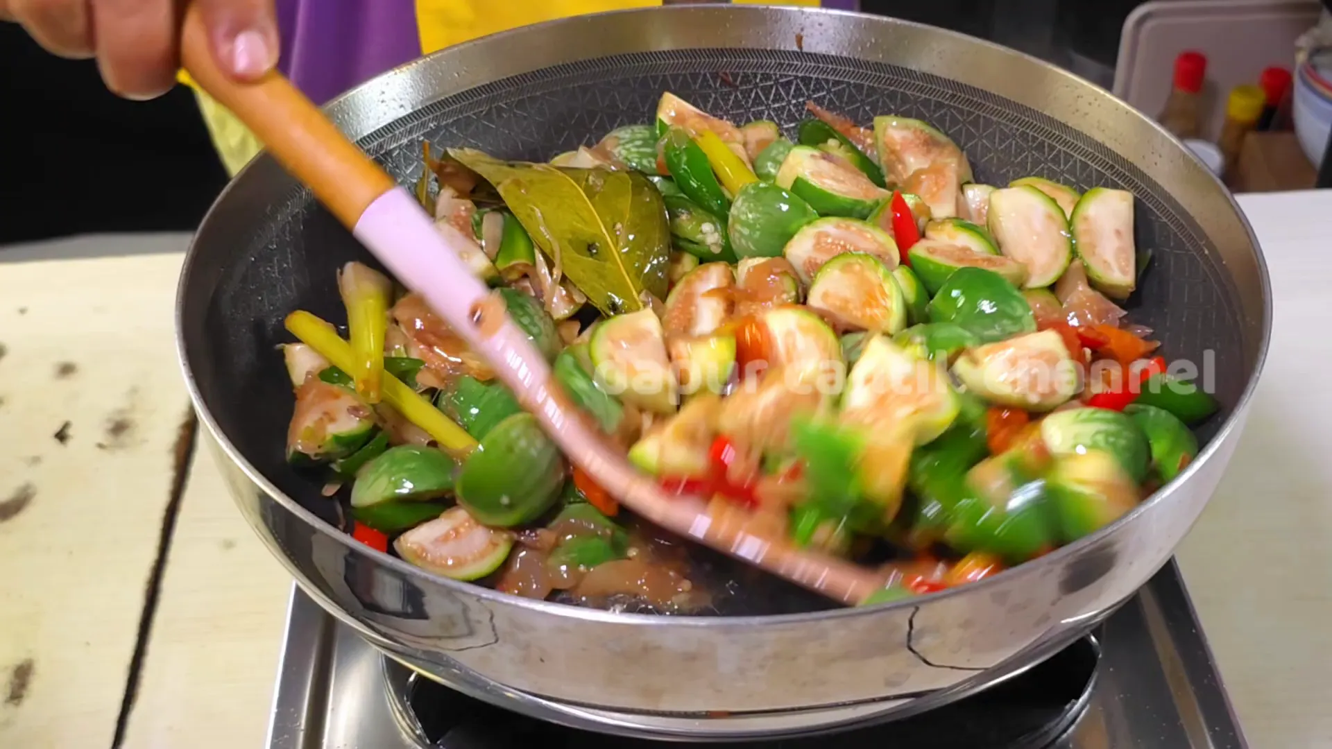 Terong dan ikan teri dicampur dan dimasak hingga matang