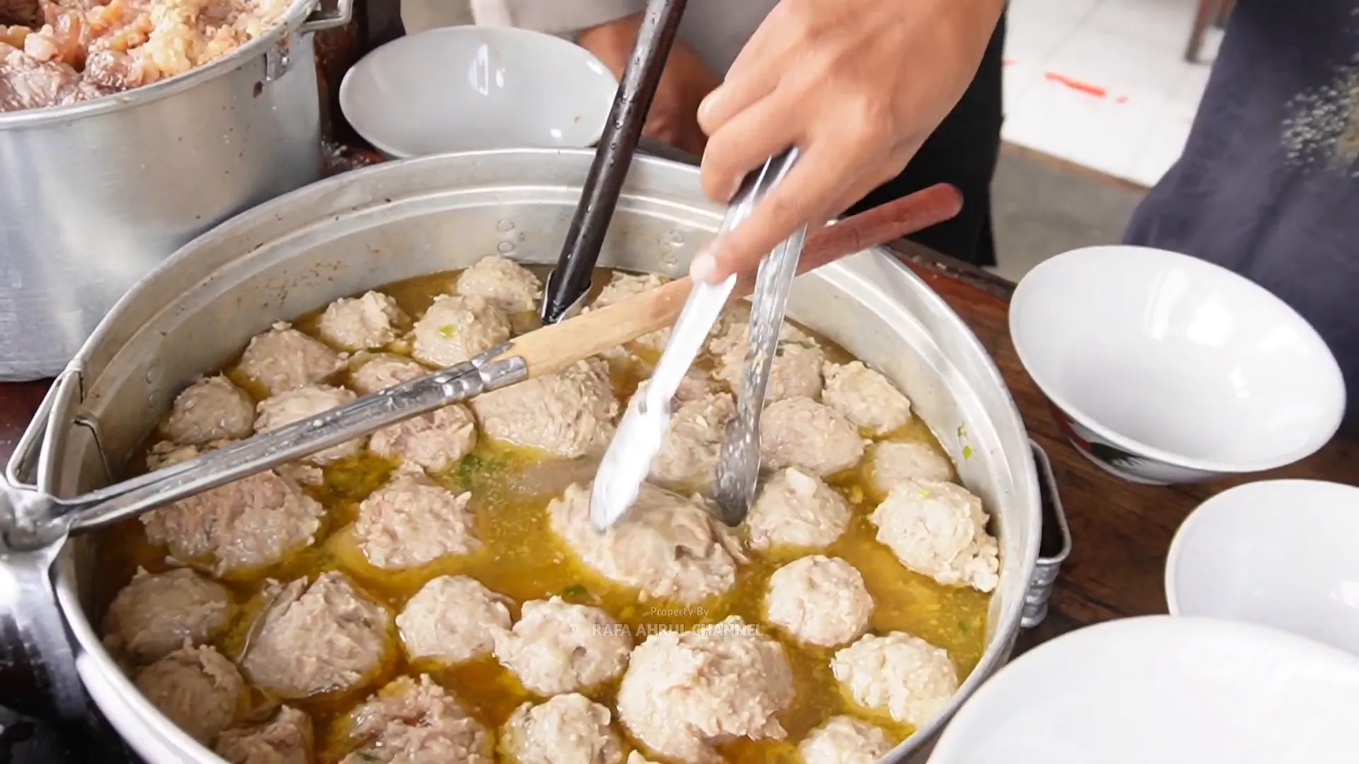 Bakso Mas Fahad lengkap dengan gorengan tahu