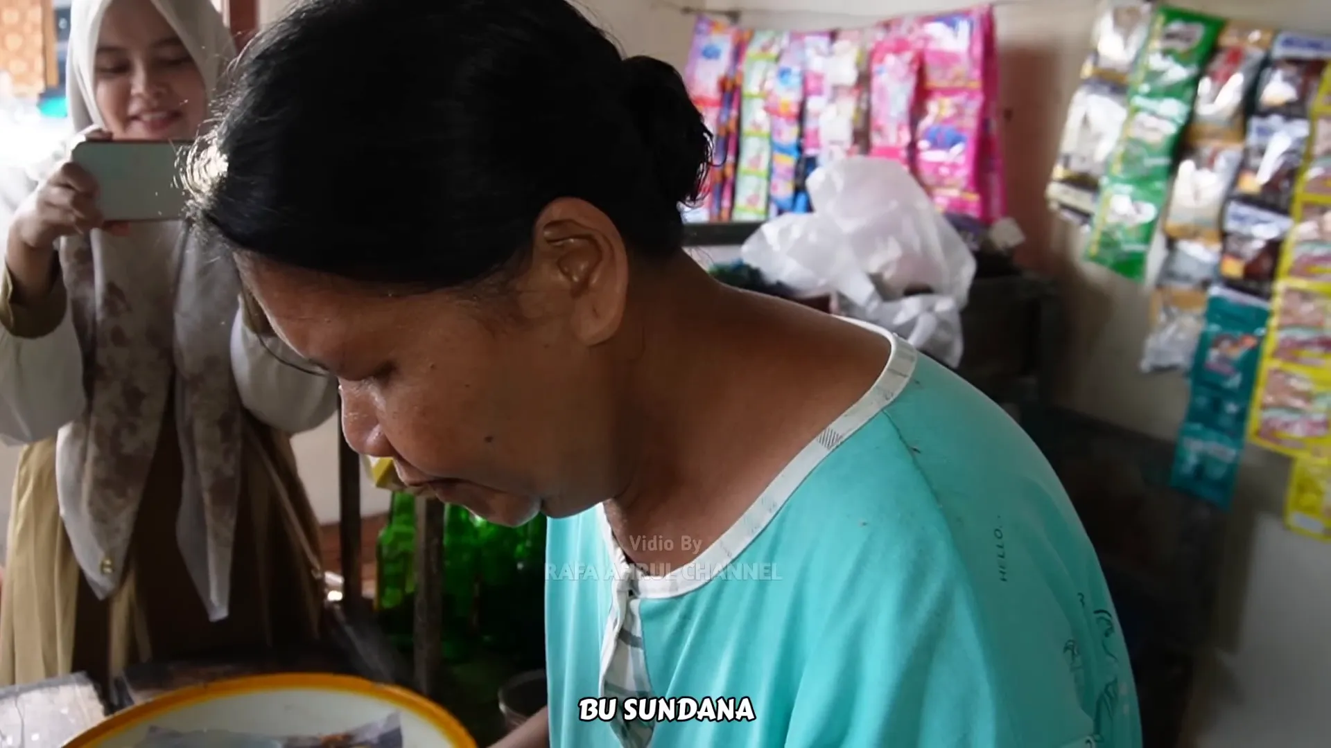 Es dan kopi dengan harga terjangkau di warung Mbak Sundana