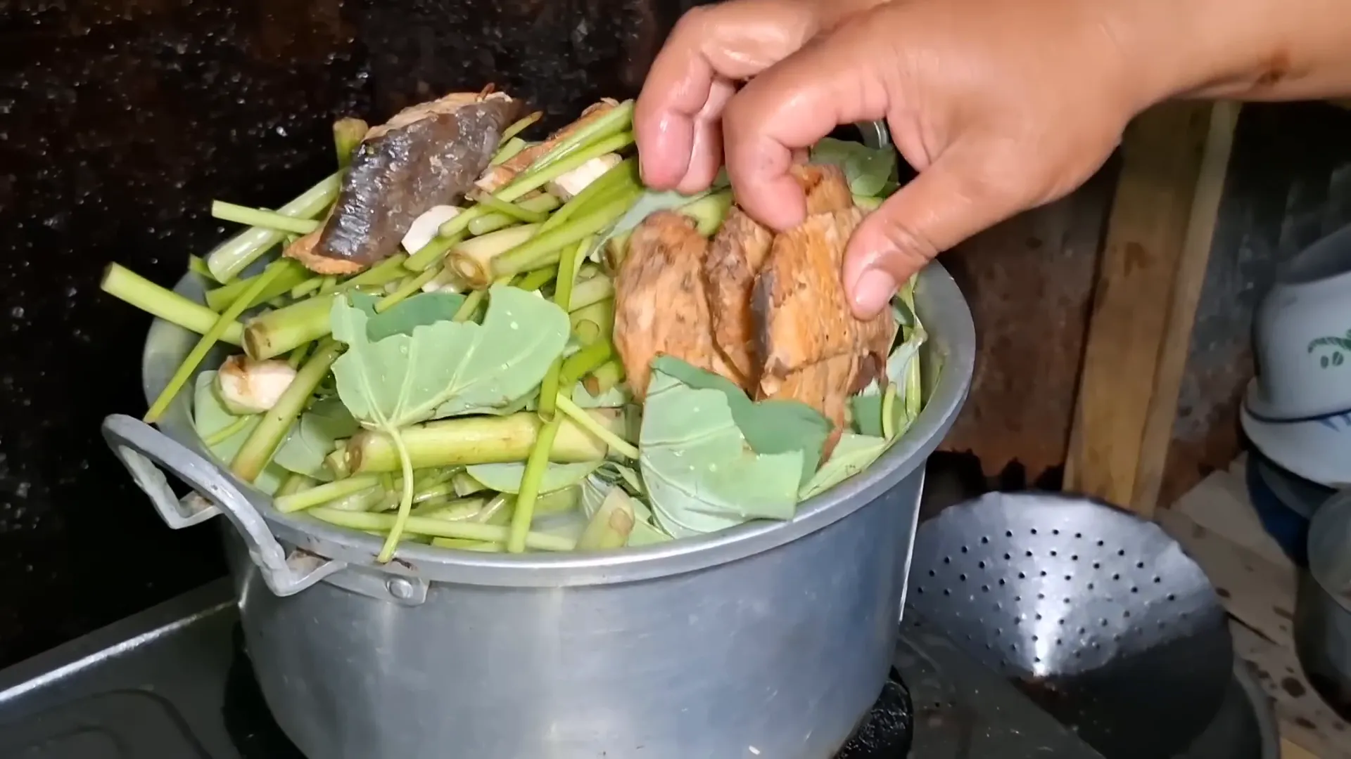 Panggang ikan manu dengan aroma khas panggang