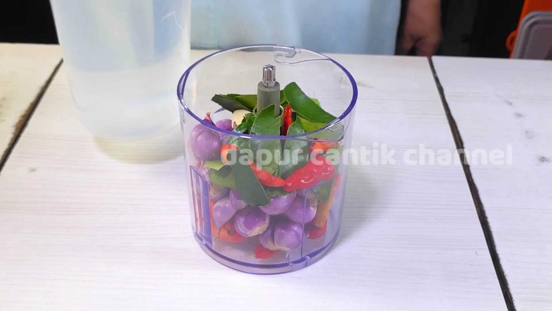 Bumbu rempah yang dihaluskan siap dicampur dengan kacang ijo