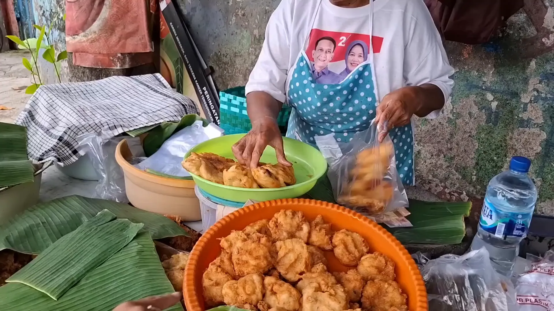 Gorengan jumbo yang menjadi favorit pelanggan