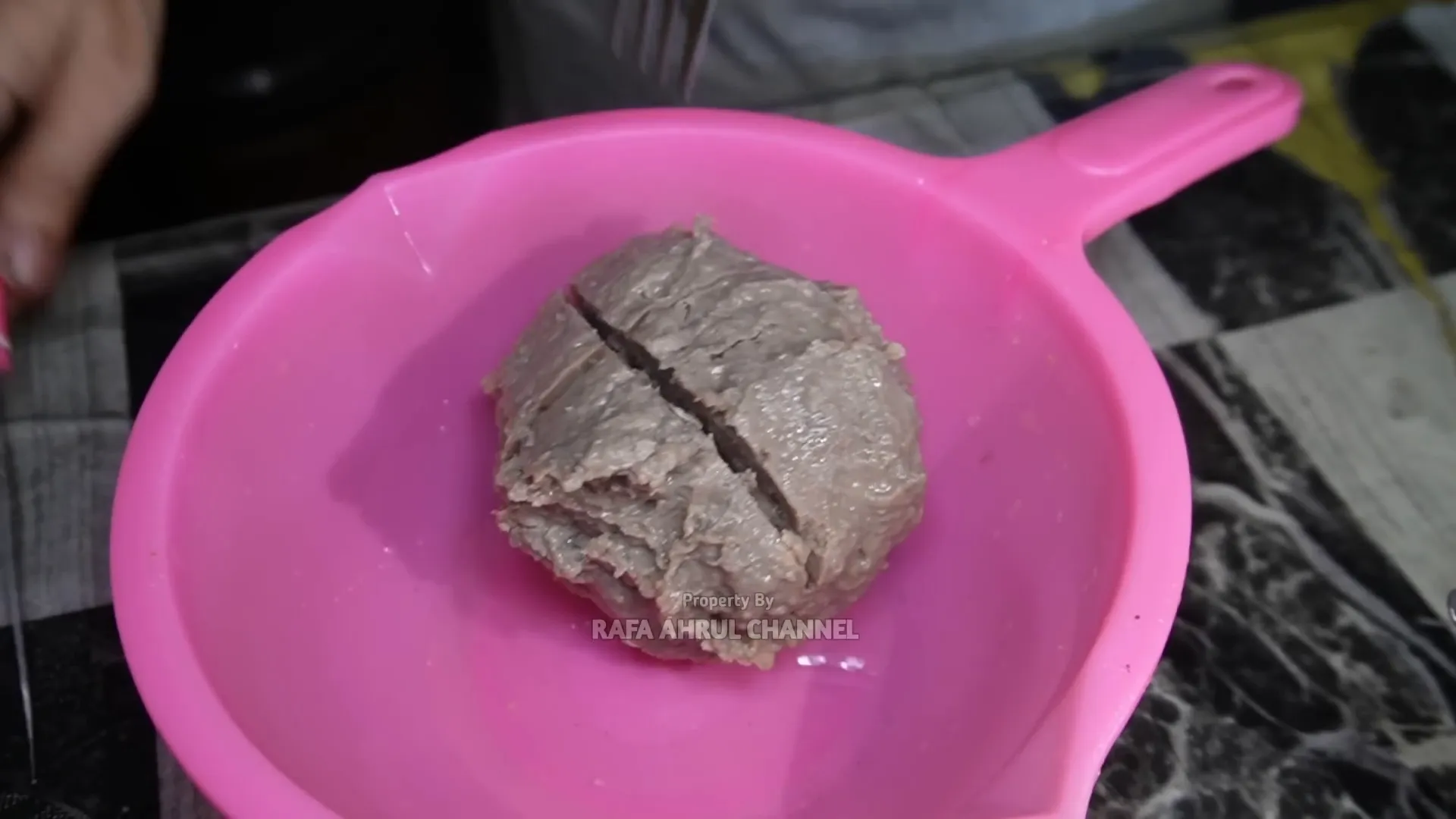 Penampakan bakso seharga Rp15.000 yang ukurannya besar, satu porsi bisa untuk dua orang