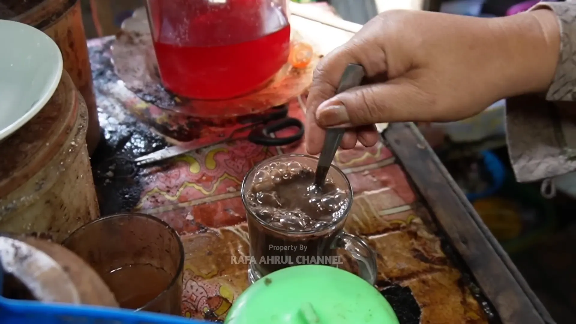 Kopi susu khas Warung Kharisma